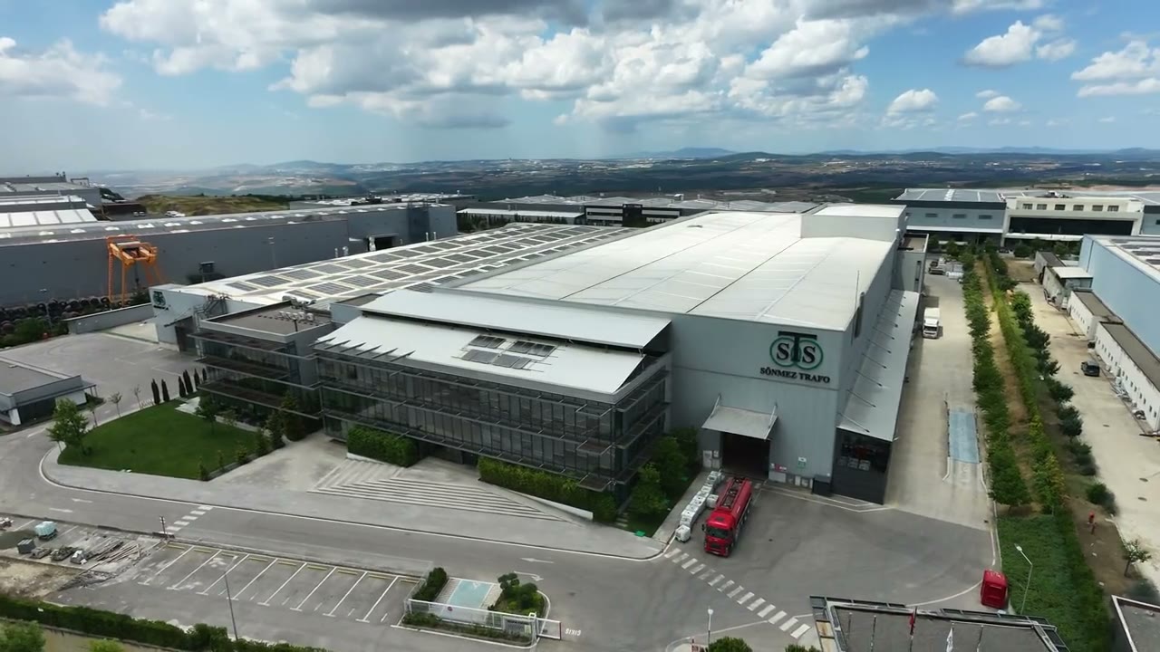 Tamamlanmış prefabrik betonarme üretim tesisi ve idari bina, havadan görünüm